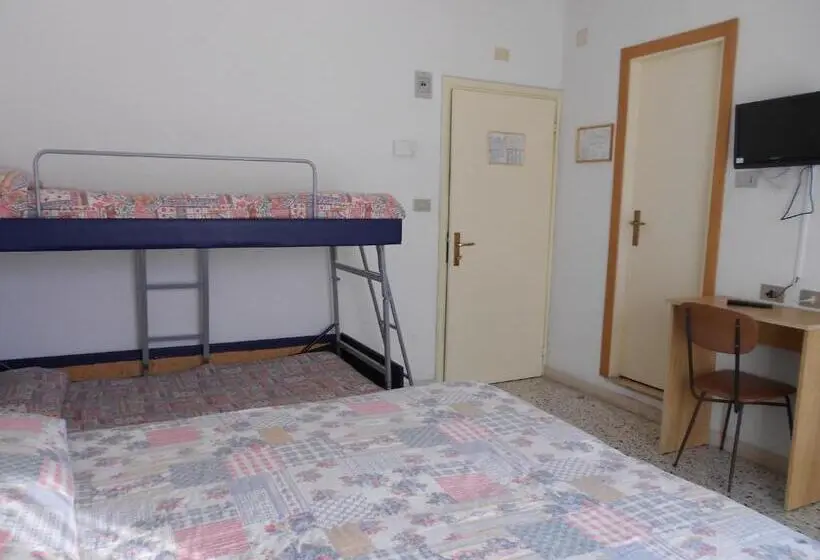 エコノミー４人部屋, Laguna Blu