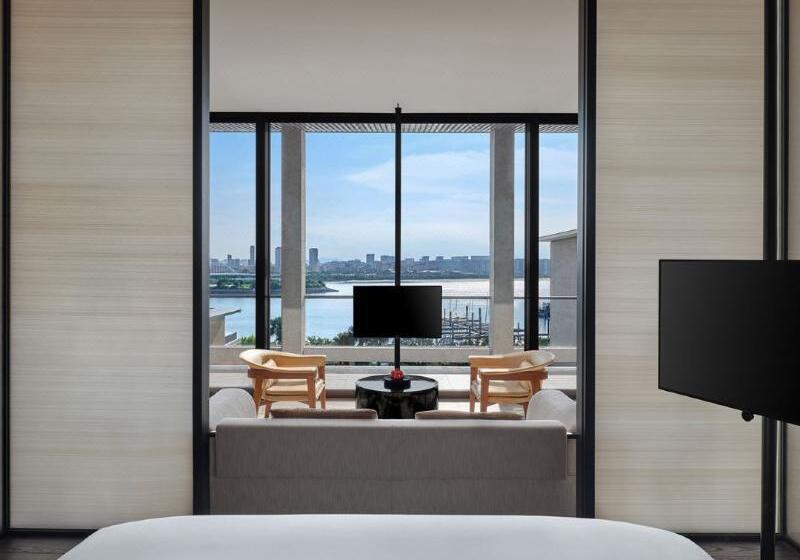 디럭스 스위트, Lohkah Hotel & Spa Free Welcome Fruit Plate