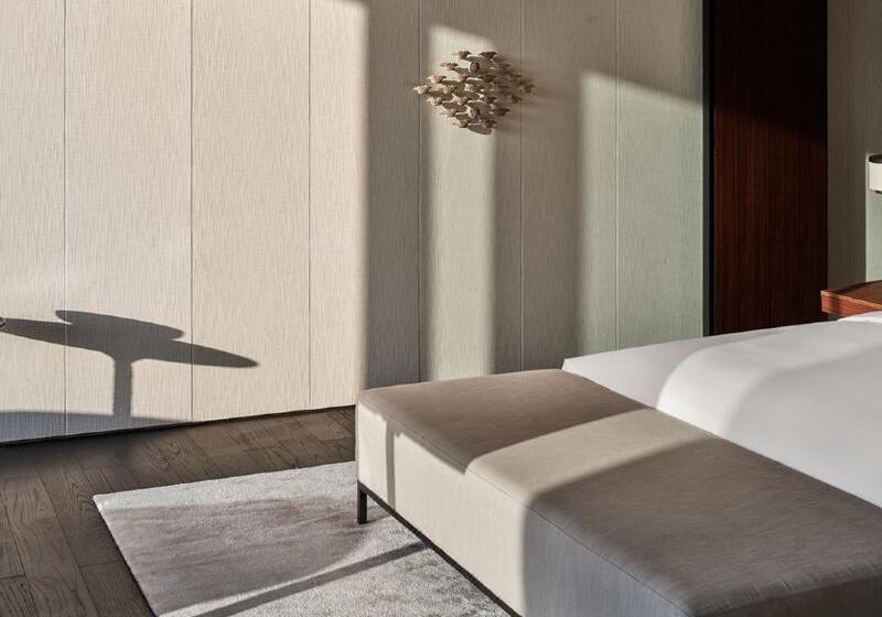 스위트, Lohkah Hotel & Spa Free Welcome Fruit Plate