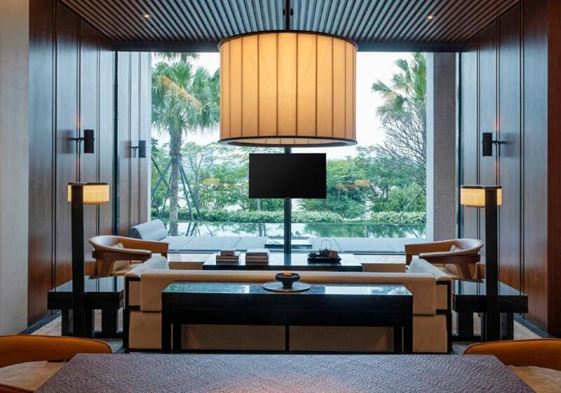 스위트, Lohkah Hotel & Spa Free Welcome Fruit Plate