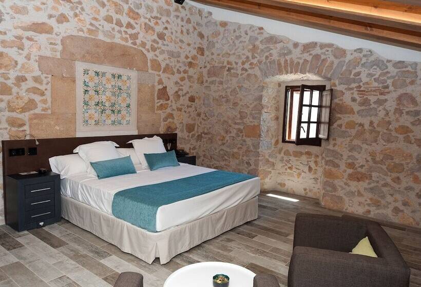 جناح جونيور, Moli De L Escala