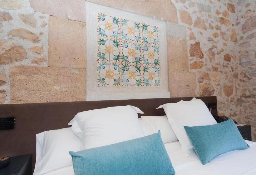 جناح جونيور, Moli De L Escala