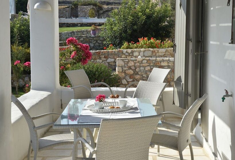Вилла 3 Спальни с Бассейном, Naoussa Hills Boutique Resort  Adults Only