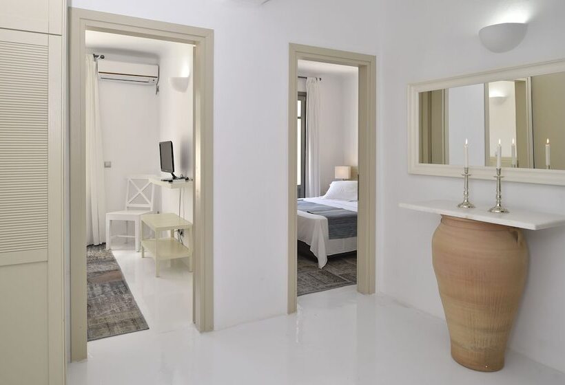 Вилла 3 Спальни с Бассейном, Naoussa Hills Boutique Resort  Adults Only