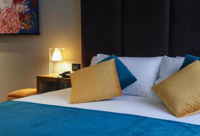 Connecting 1 Bedroom Apartment