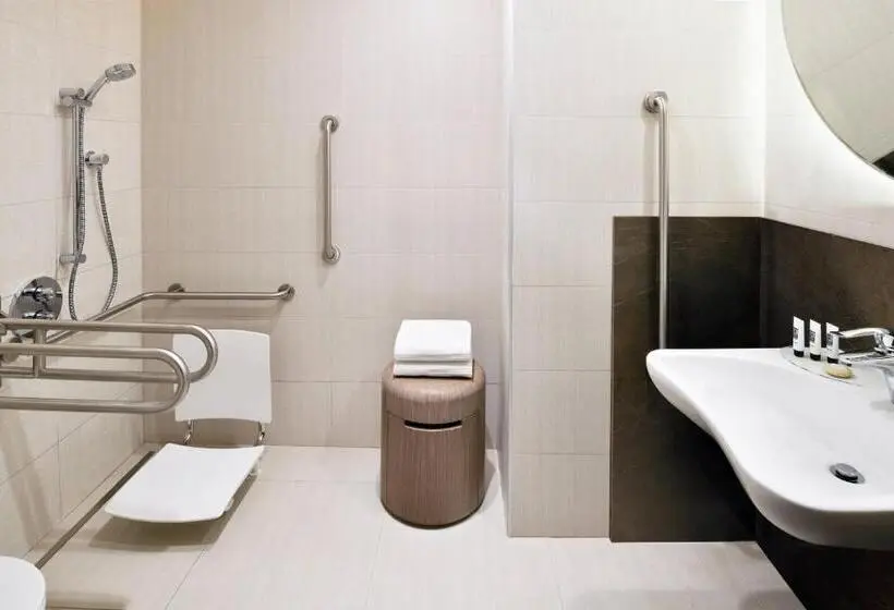 اتاق استاندارد با تخت بزرگ, Courtyard By Marriott Dubai, Al Barsha