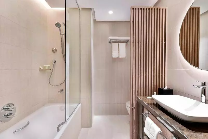 اتاق استاندارد با تخت بزرگ, Courtyard By Marriott Dubai, Al Barsha