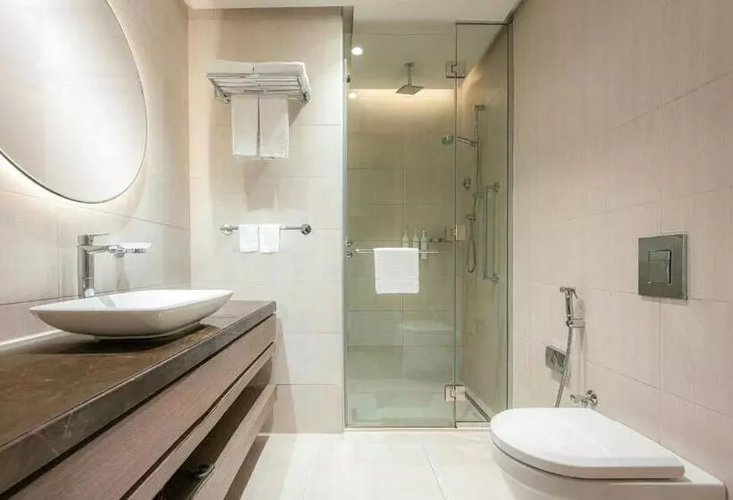 اتاق استاندارد با تخت بزرگ, Courtyard By Marriott Dubai, Al Barsha