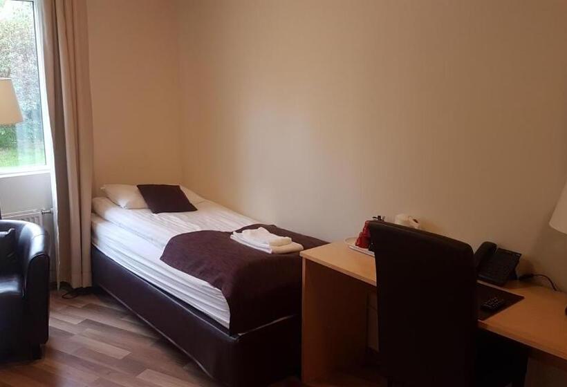 اتاق استاندارد سه نفره, Hallormsstadur