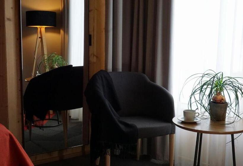 اتاق استاندارد, Land