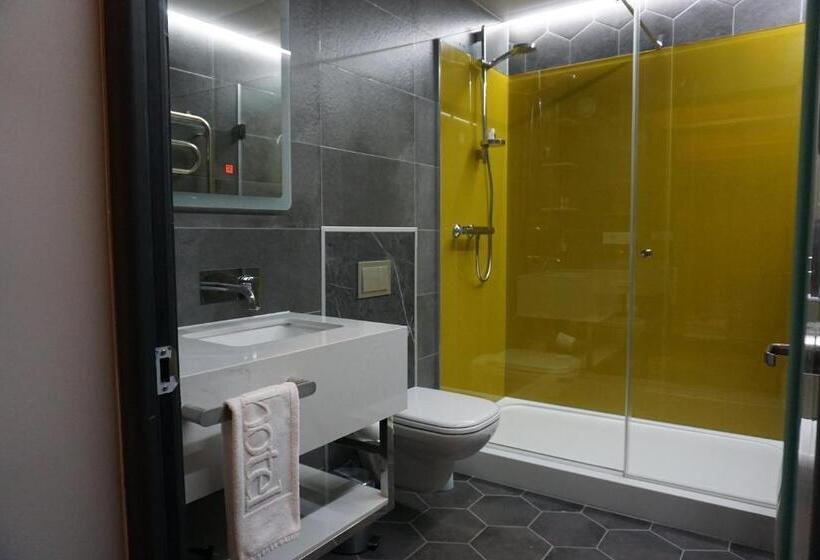 اتاق سوپریور, Land