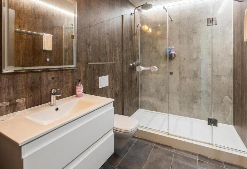 اتاق سوپریور, Land