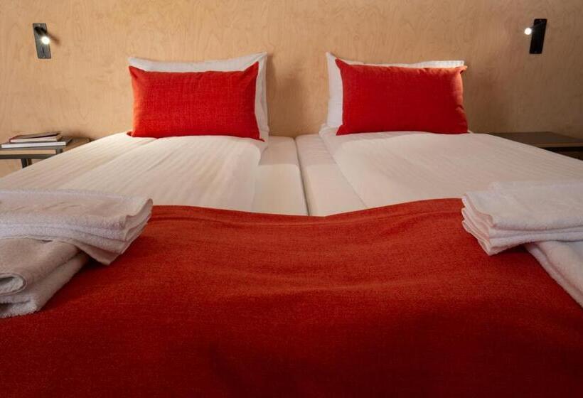 اتاق سوپریور, Land