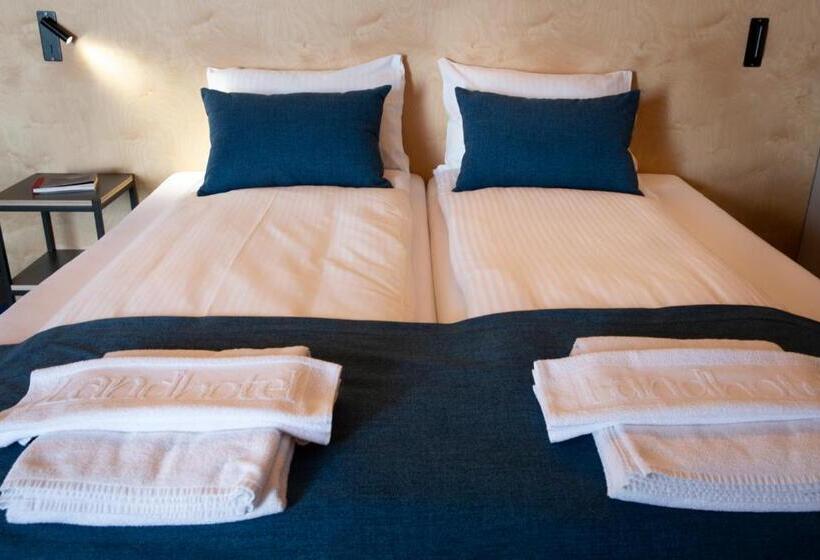 اتاق لوکس خانوادگی, Land