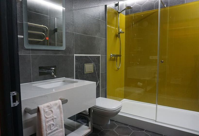 اتاق استاندارد, Land