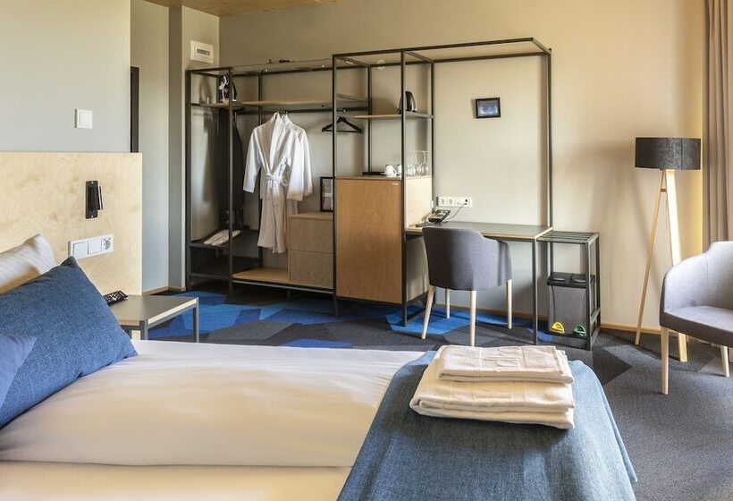 اتاق استاندارد, Land