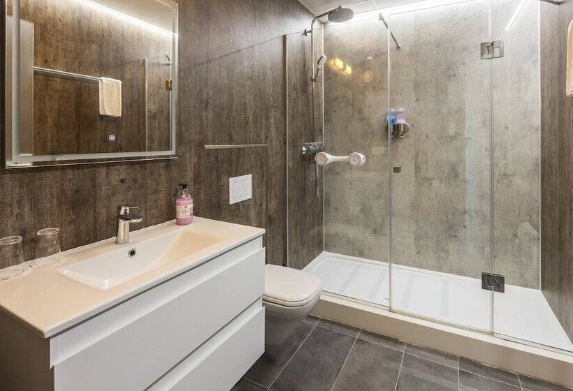 اتاق سوپریور, Land