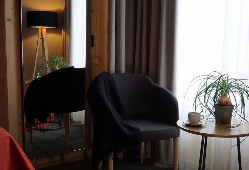 اتاق استاندارد, Land