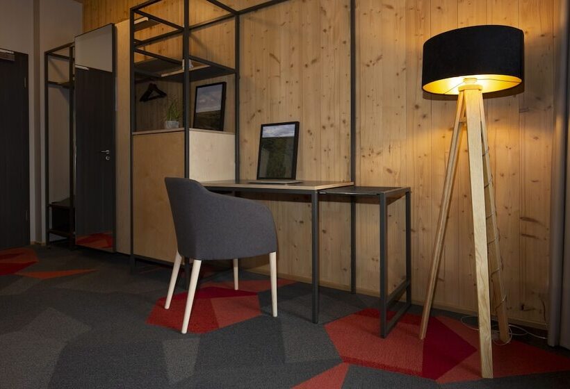 اتاق استاندارد, Land