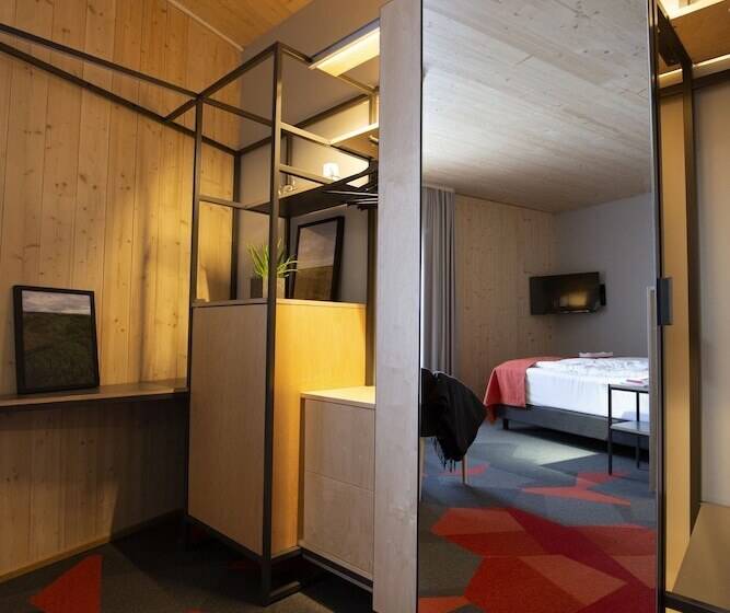 اتاق سوپریور, Land