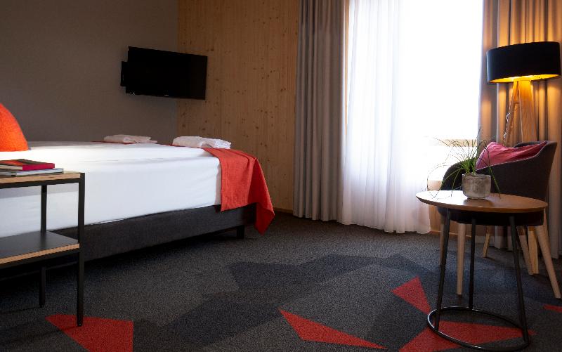 اتاق سوپریور, Land