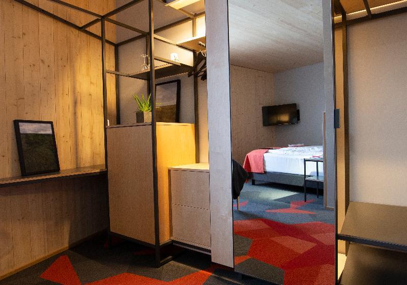 اتاق استاندارد, Land