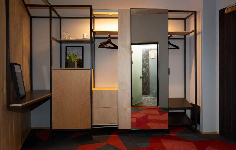 اتاق استاندارد, Land