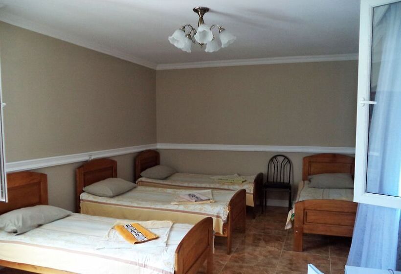 اتاق استاندارد چهار تخته, Live Inn Ureki