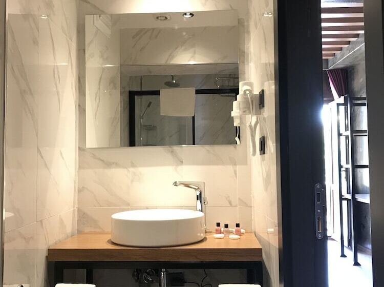 اتاق لوکس با چشمانداز, Meydan Besiktas