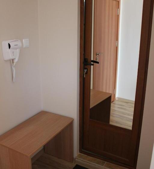 标准三人间, Radik