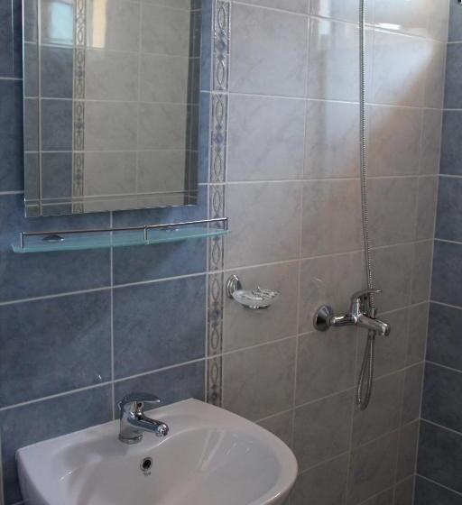 标准三人间, Radik