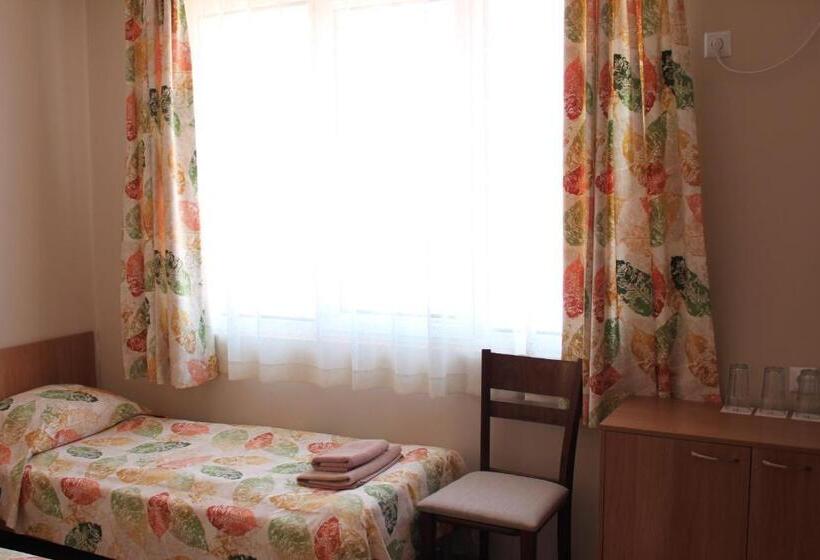 标准三人间, Radik