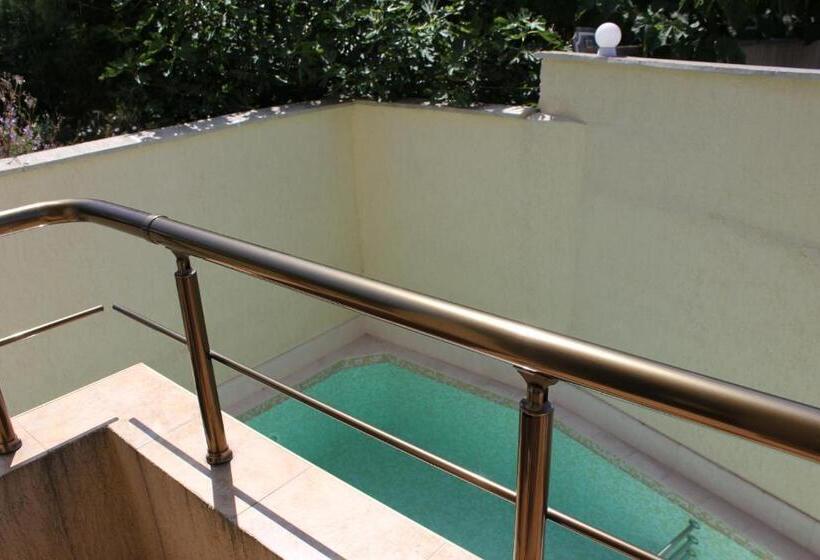 带1个卧室的公寓, Radik