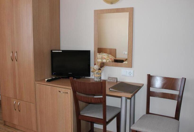 标准三人间, Radik