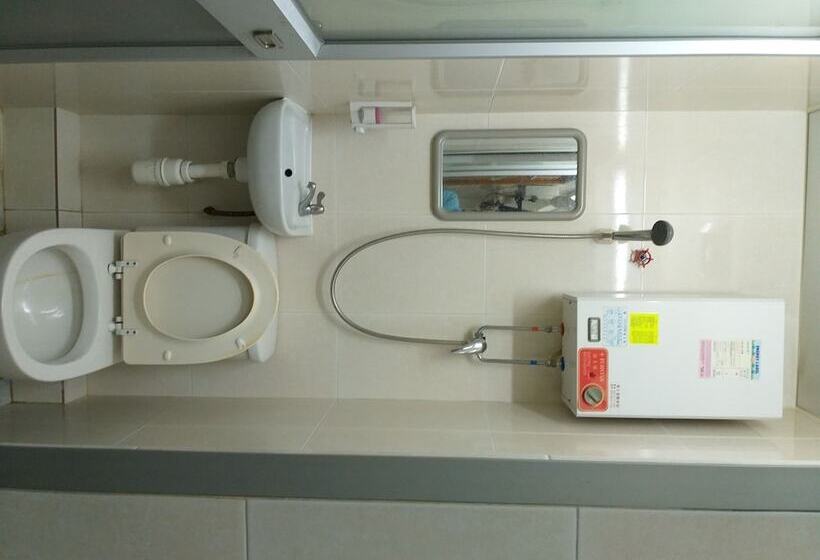 اتاق خانوادگی, Unique Hostel