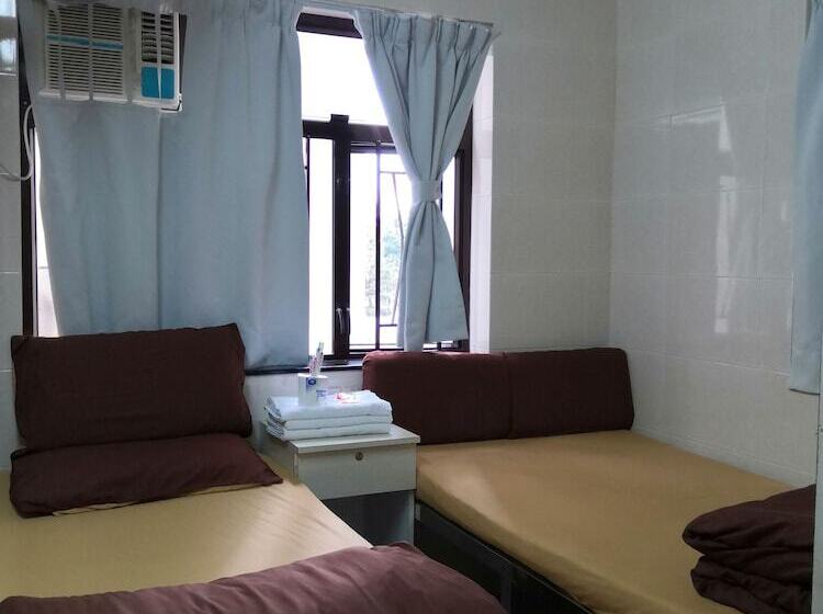 اتاق خانوادگی, Unique Hostel