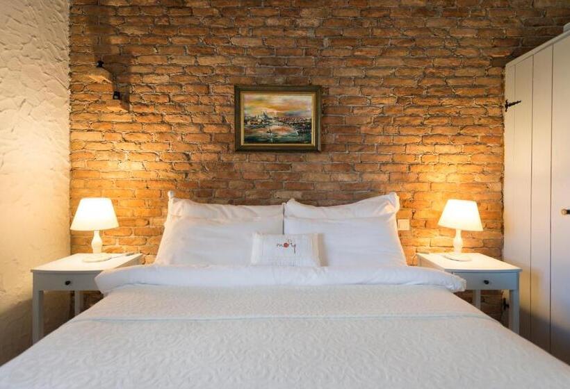 Quarto Estandar, Moy