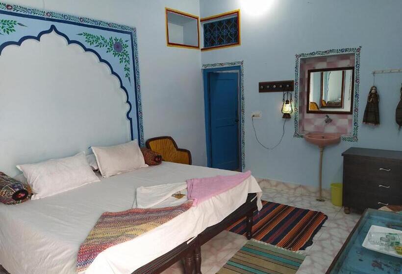 Quarto Deluxe, Bharatpur Palace
