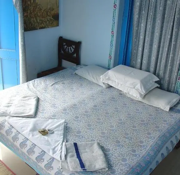 اتاق استاندارد با سرویس بهداشتی مشترک, Bharatpur Palace