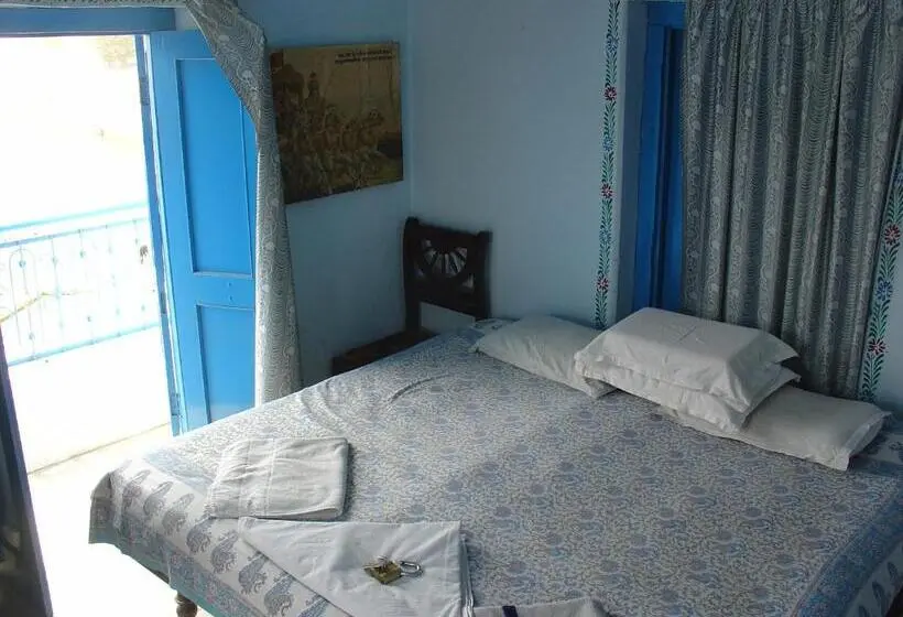 اتاق استاندارد با سرویس بهداشتی مشترک, Bharatpur Palace