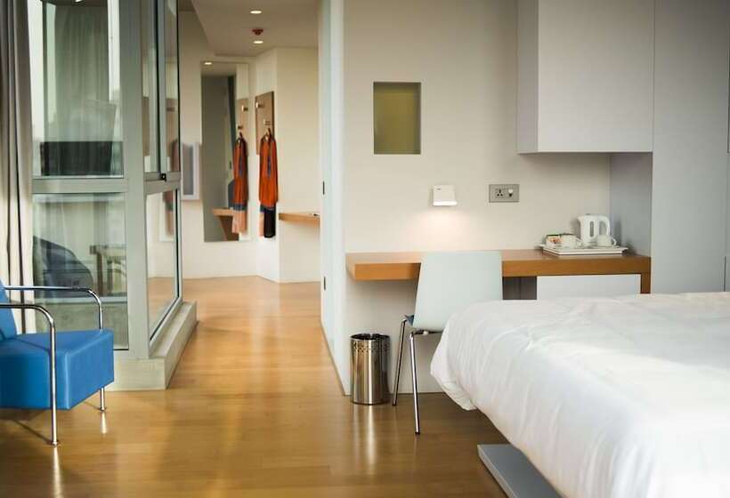 اتاق پرمیوم, Bossa Nova Beirut