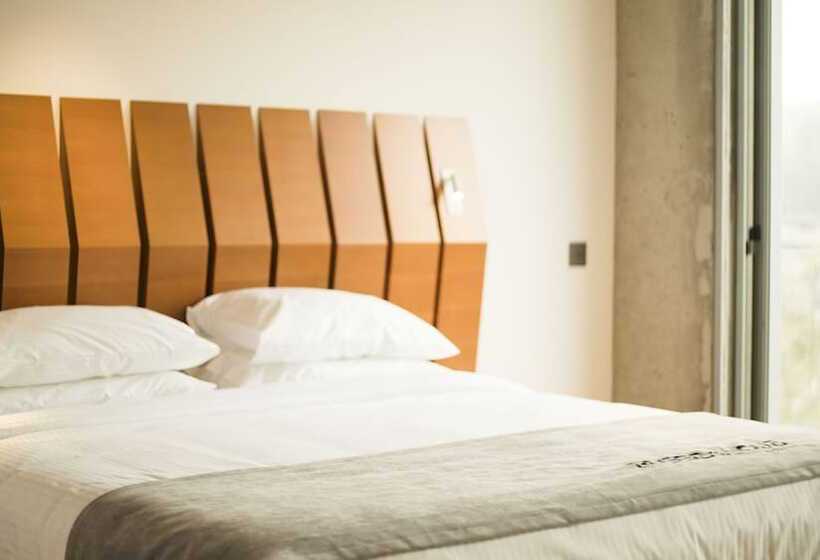 اتاق پرمیوم, Bossa Nova Beirut