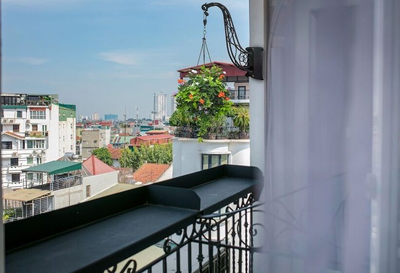 اتاق اجرایی, Hanoi Allure