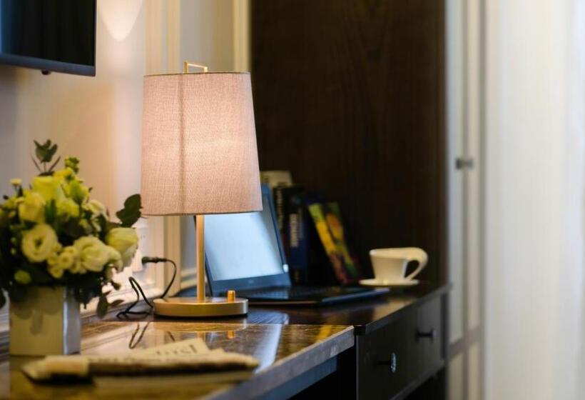 اتاق لوکس با بالکن, Hanoi Allure