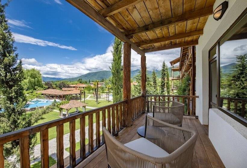 سوییت جونیور, Lopota Lake Resort & Spa