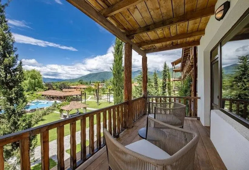 سوییت جونیور, Lopota Lake Resort & Spa