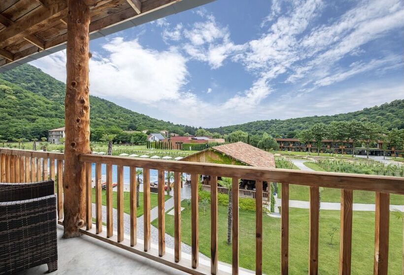 اتاق خانوادگی, Lopota Lake Resort & Spa