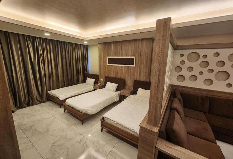 اتاق لوکس سه تخته, Pearl Of Beirut Hotel & Spa