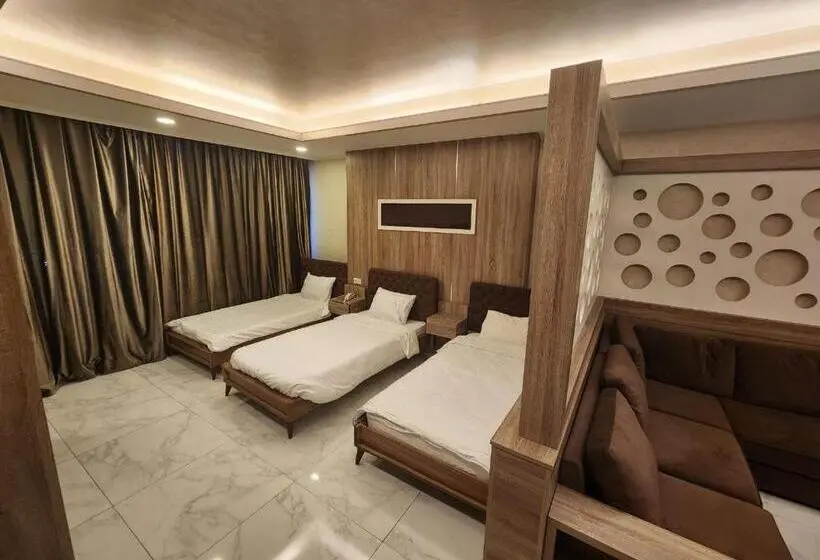 اتاق لوکس سه تخته, Pearl Of Beirut Hotel & Spa