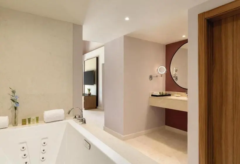 سوئیت با تخت بزرگ, Secrets La Romana All Inclusive Adult Only Resort & Spa